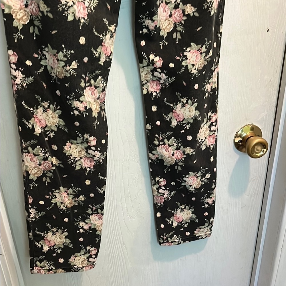 Jalate juniors 13 Floral Skinny Jeans - Black and Pink - Picture 4 of 9